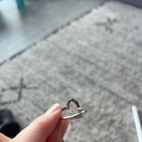 Sterling Silver stamped 925 Heart Ring - heart outline sits at an angle - Picture 8 of 9